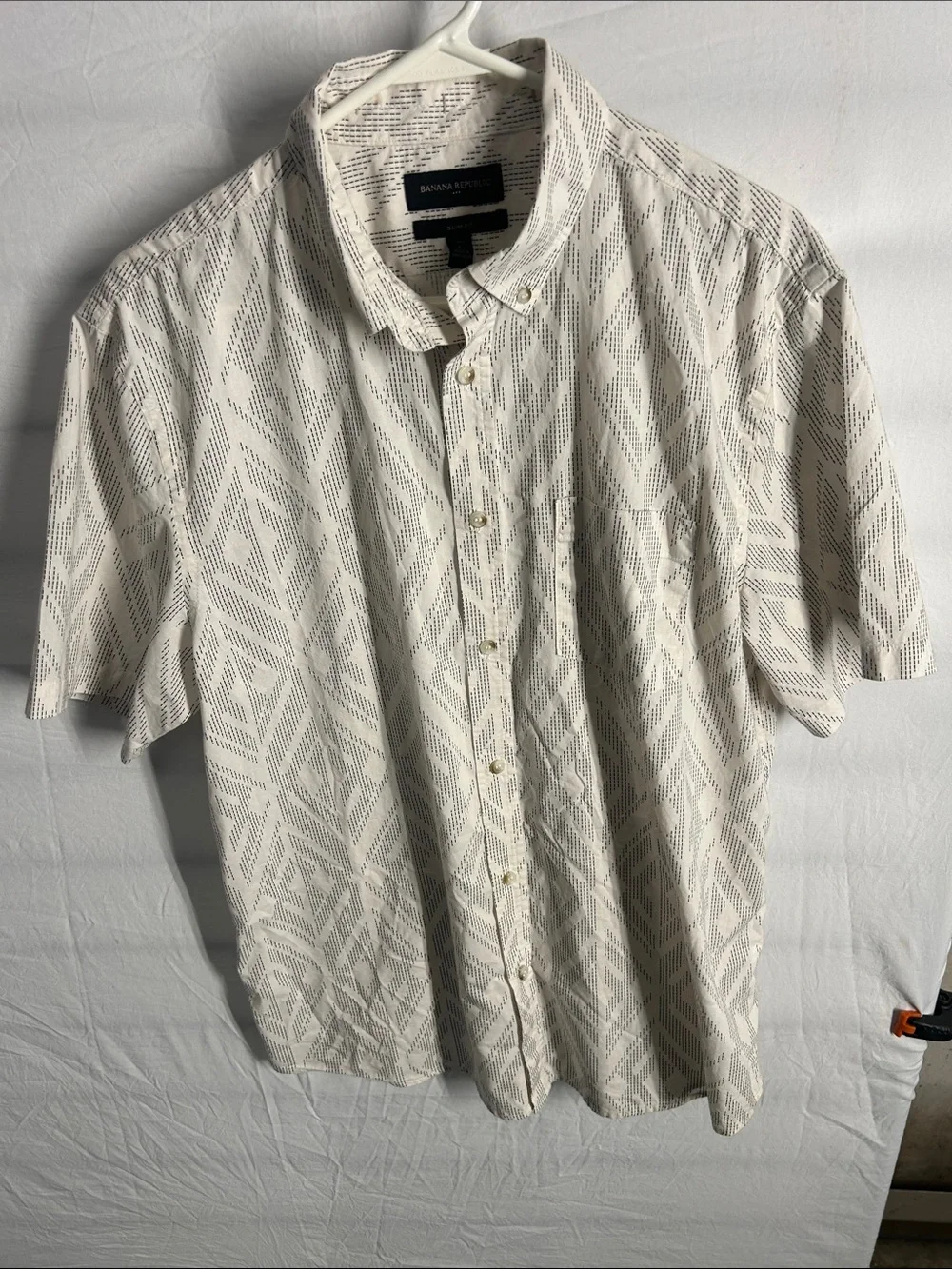 Banana Republic Men’s Short-Sleeve Button Shirt — Beige Geometric